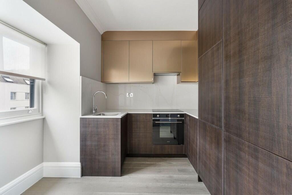 Property photo 2 of 9 Kitchen