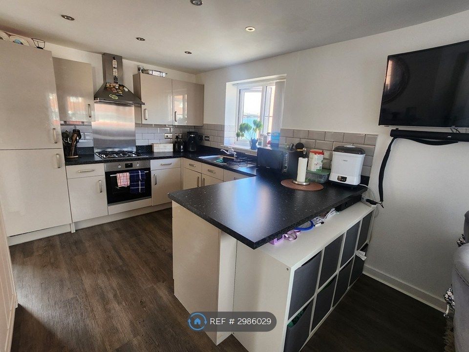 Property photo 2 of 16 Kitchen/Breakfast Bar