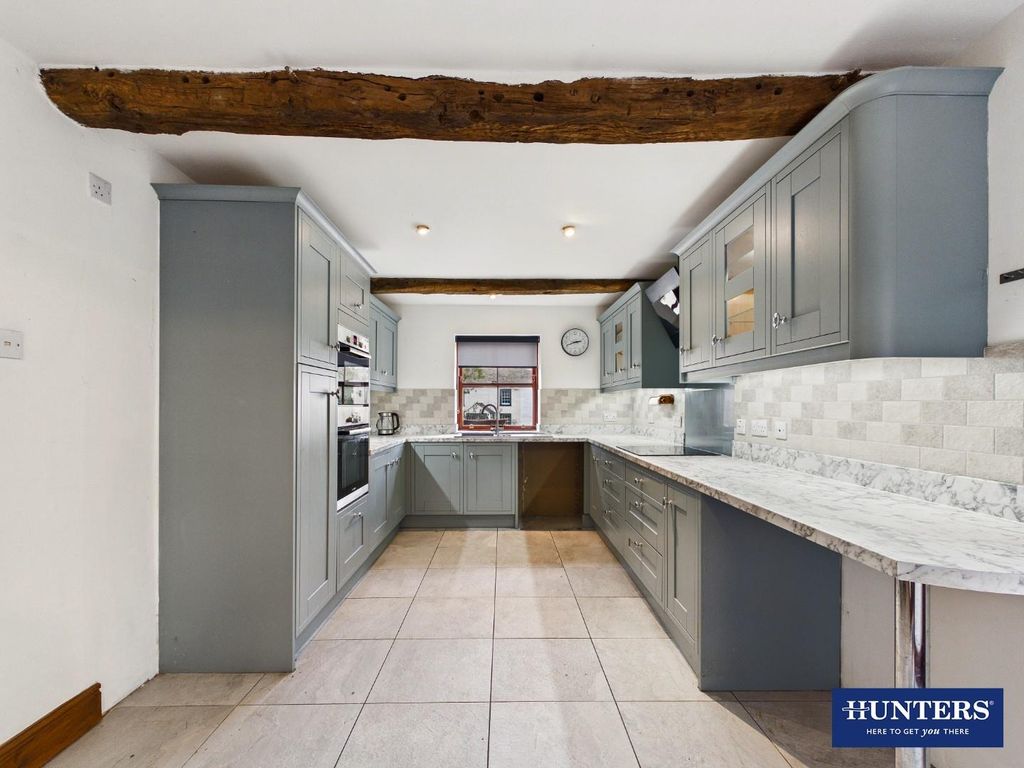 Property photo 2 of 31 Kitchen