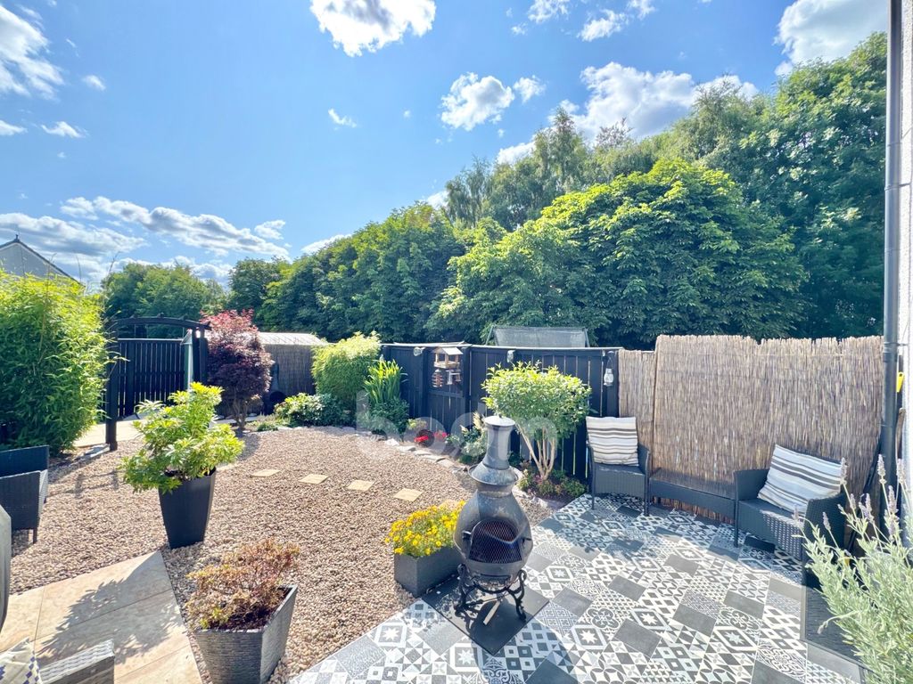Property photo 2 of 19 Kirkfield Gardens, Renfrew Garden Pic