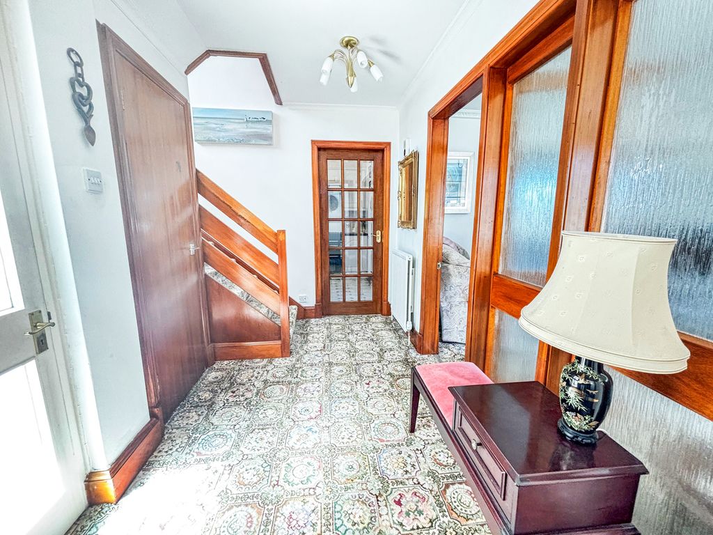 Property photo 3 of 13 Hall