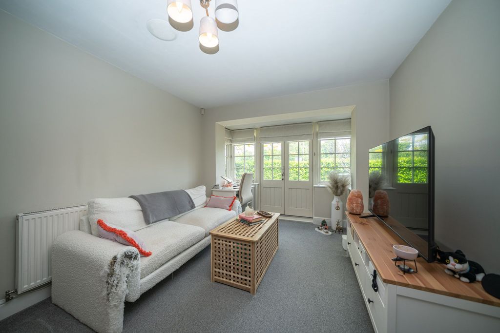 Property photo 2 of 11