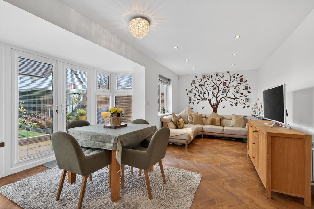 Property photo 2 of 19