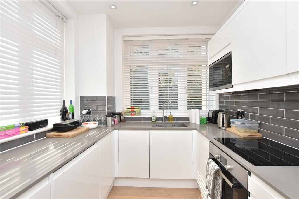 Property photo 1 of 11 Kitchen