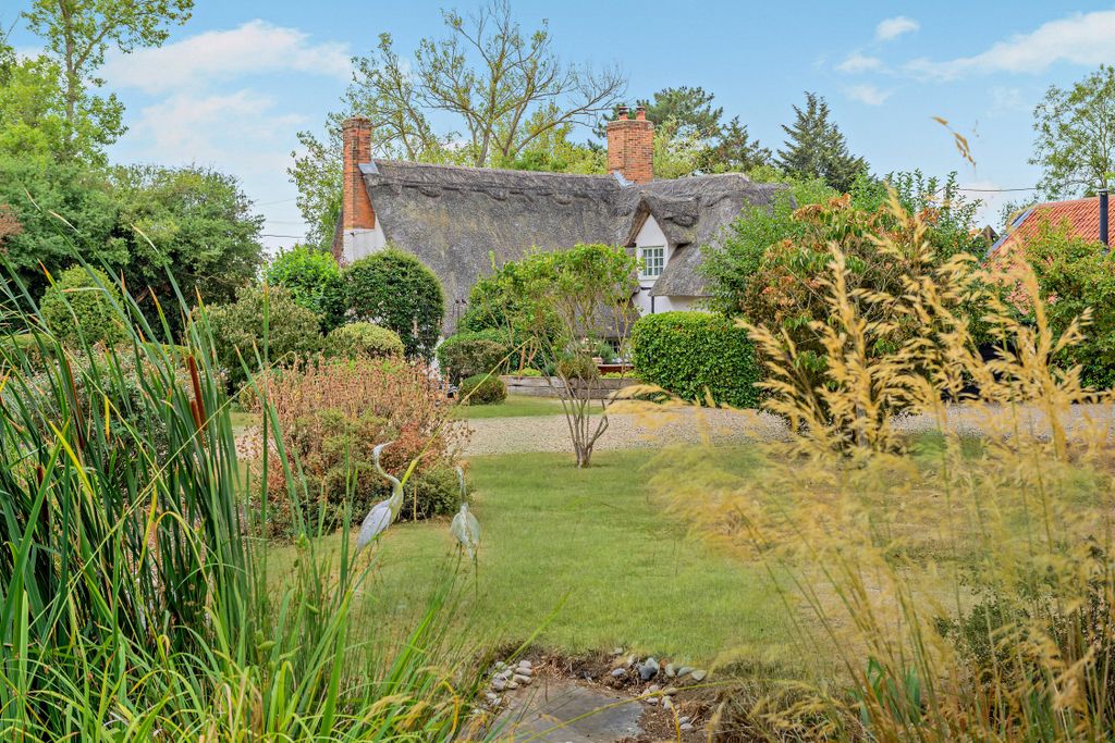 Property photo 3 of 16 Gardens
