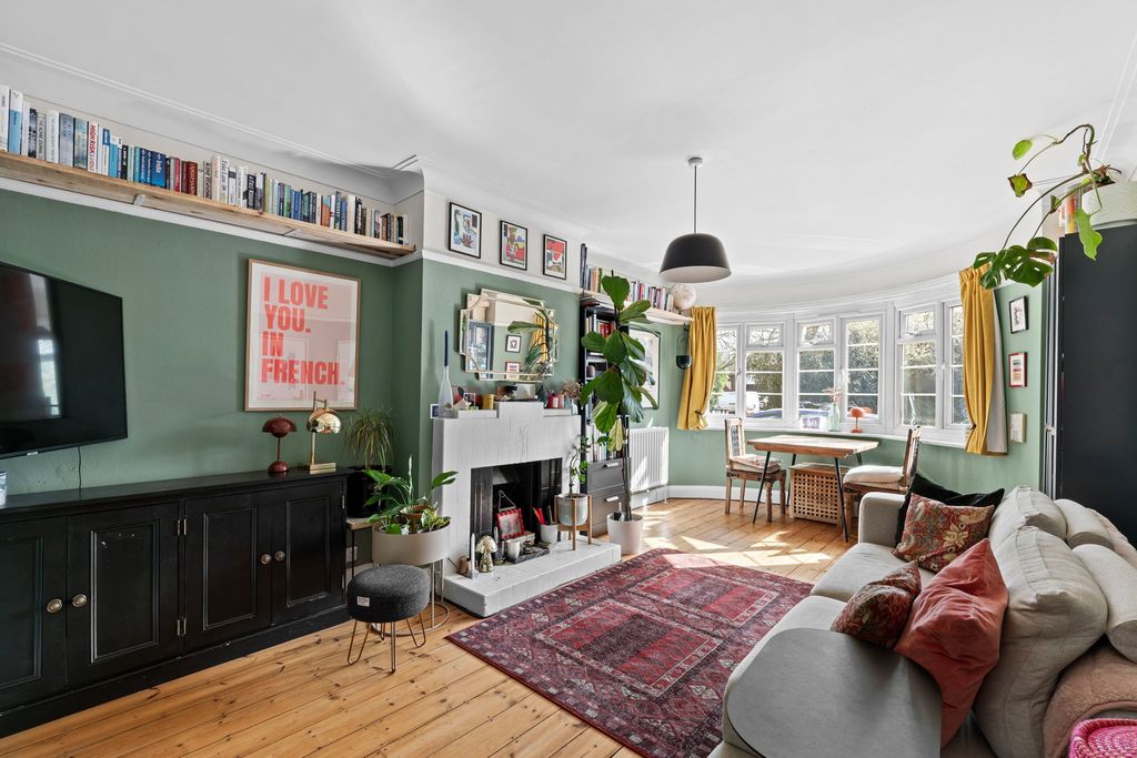 Property photo 2 of 27