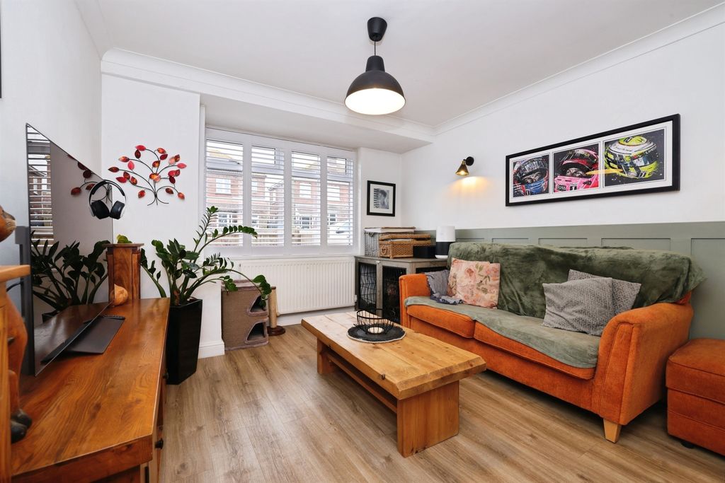 Property photo 2 of 20