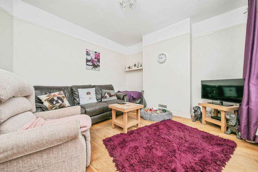 Property photo 2 of 17