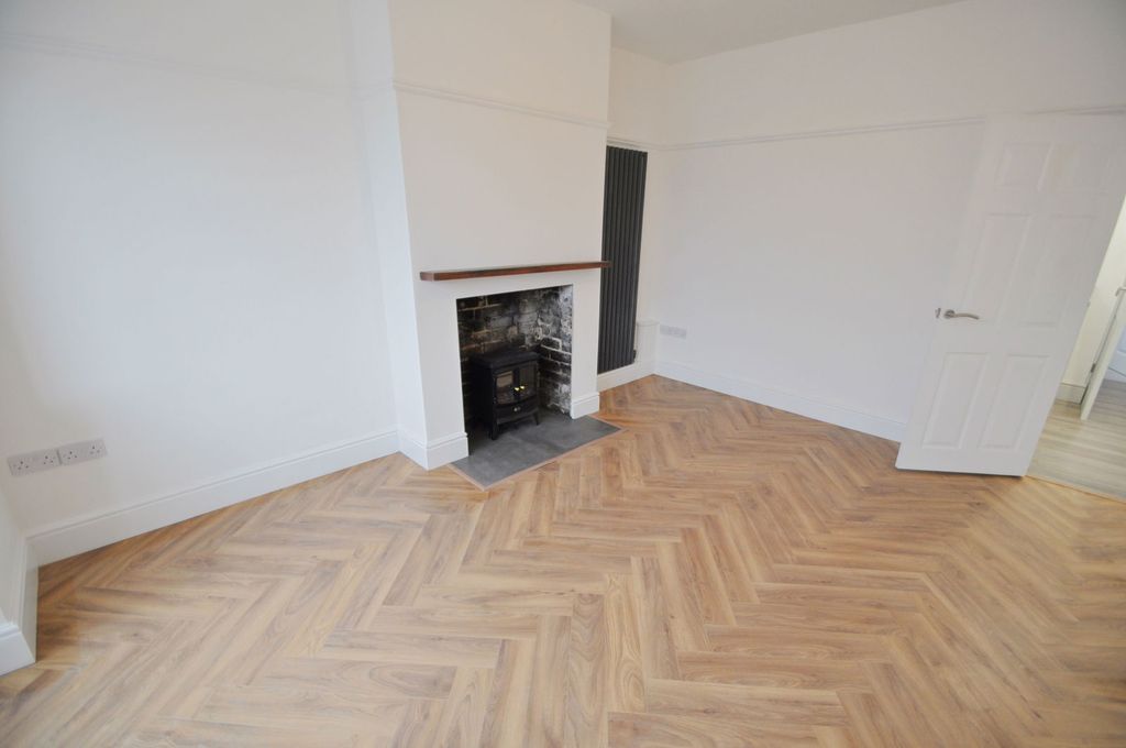 Property photo 2 of 31