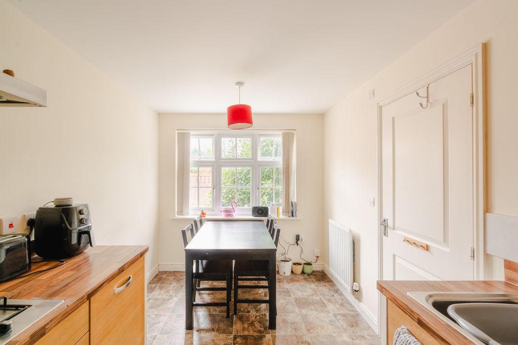 Property photo 3 of 16 8