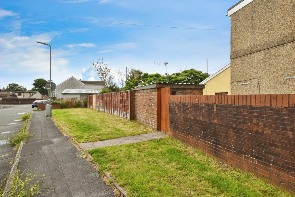 Property photo 2 of 17 Photo