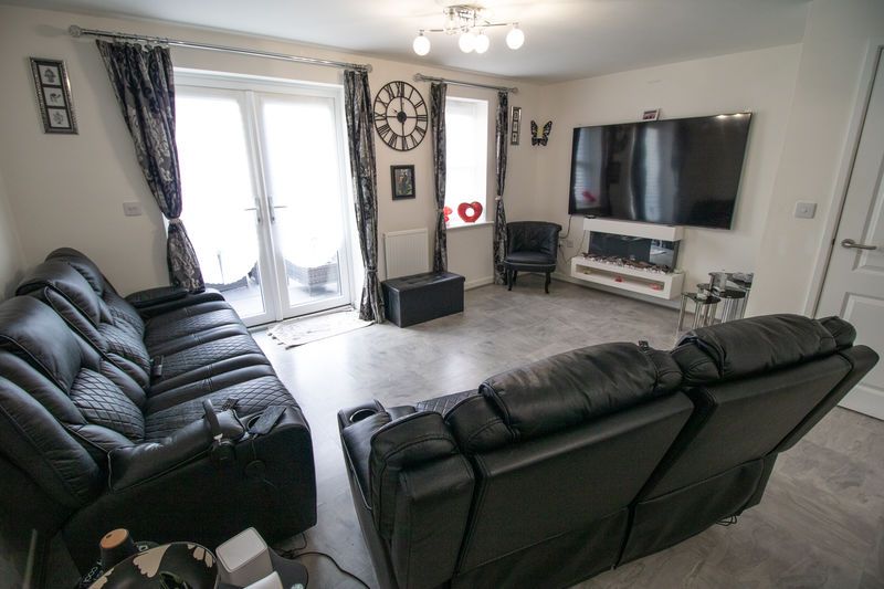 Property photo 3 of 15 Lounge