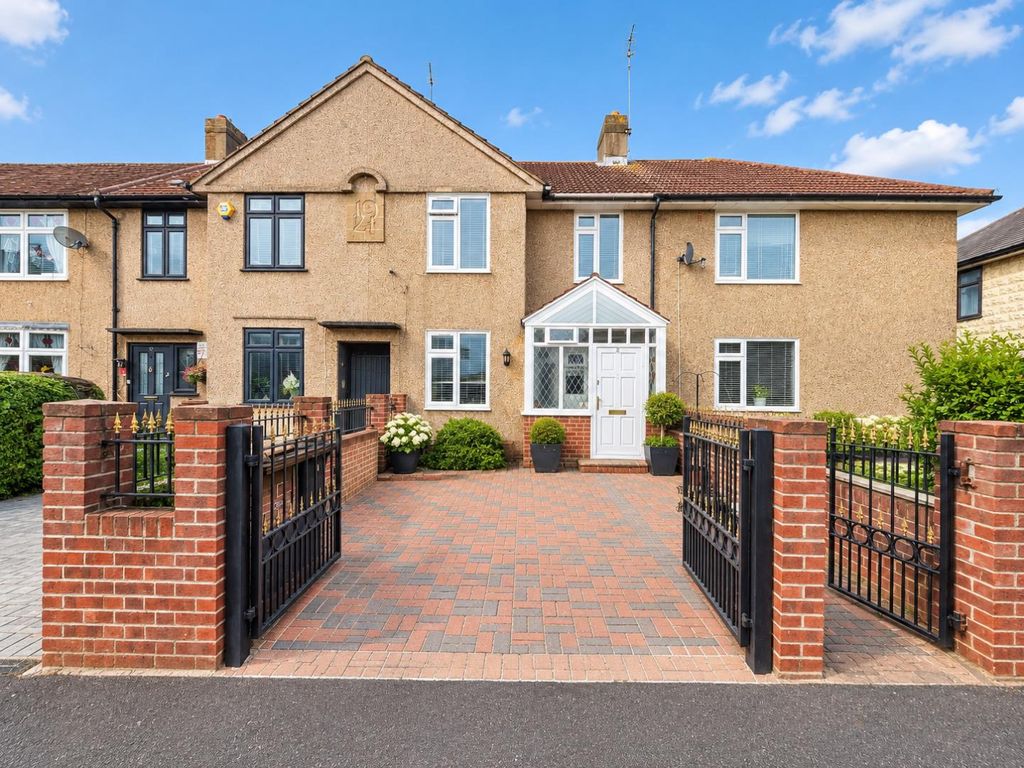 Property photo 1 of 17 Elegant Terraced Home With Open Gates.Png