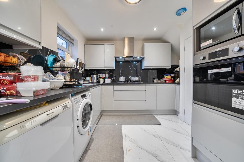 Property photo 3 of 19 Kitchen