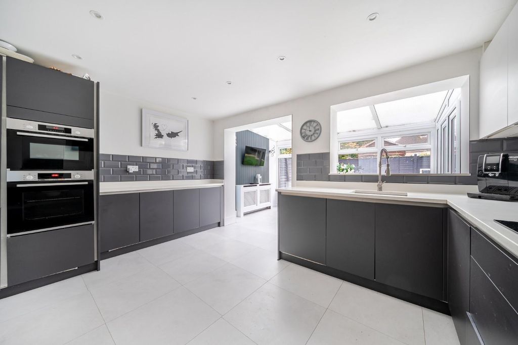 Property photo 3 of 19 1375253-12-690Dedc3522E5.Jpg