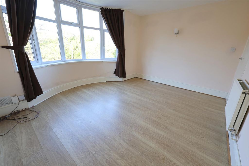 Property photo 3 of 21 Ag Lounge ii.Jpg