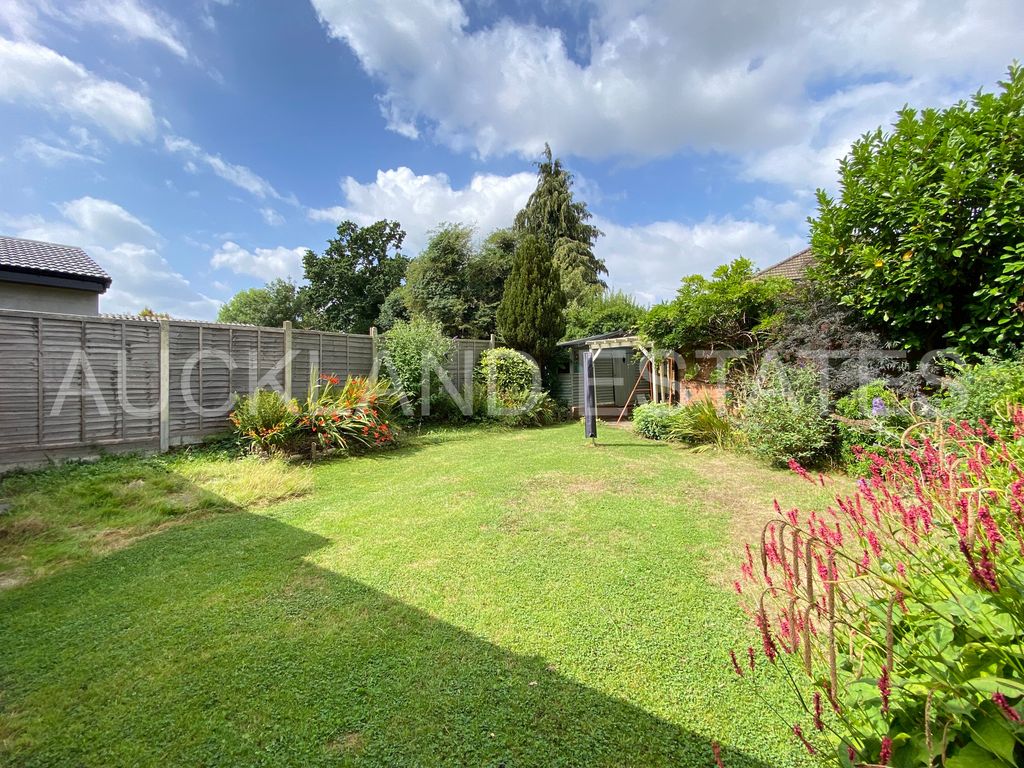 Property photo 2 of 32