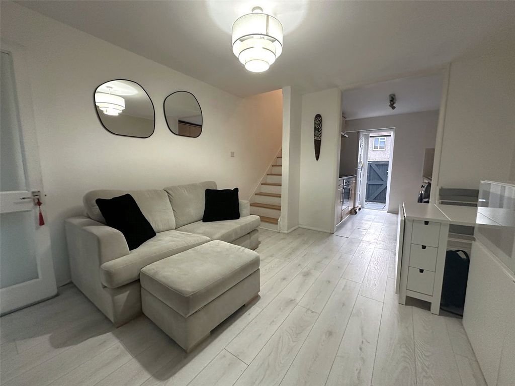 Property photo 2 of 8 Lounge