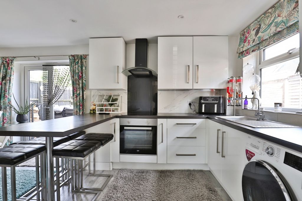 Property photo 2 of 16 Photo