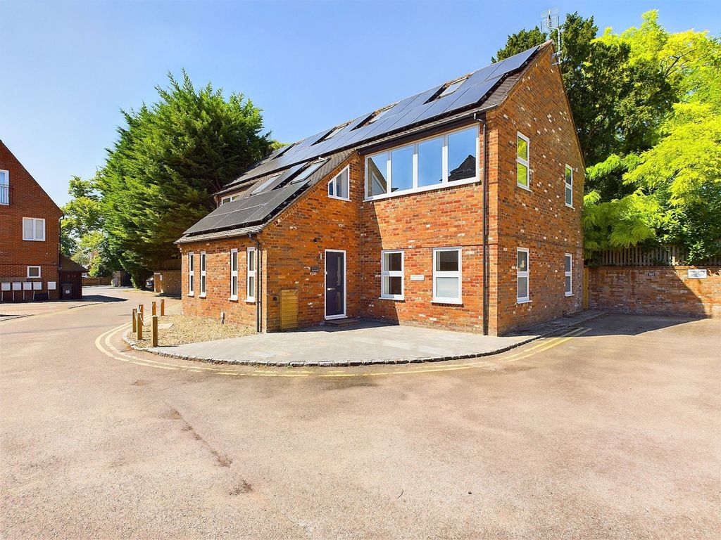 Property photo 1 of 11 60000231-Hr-1