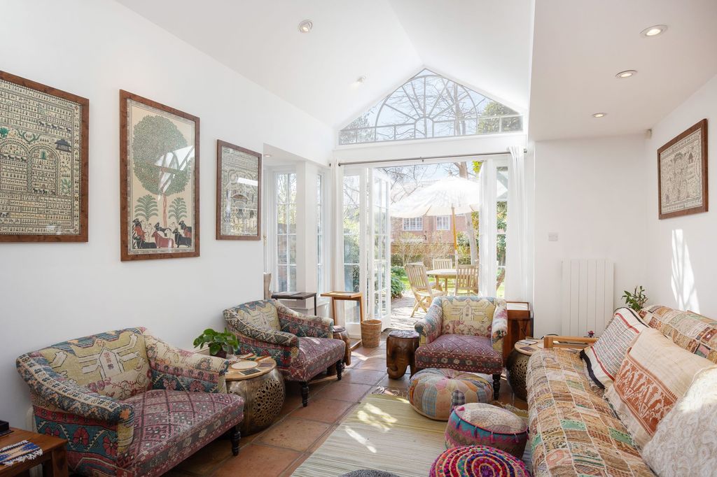 Property photo 2 of 22 Sitting Room