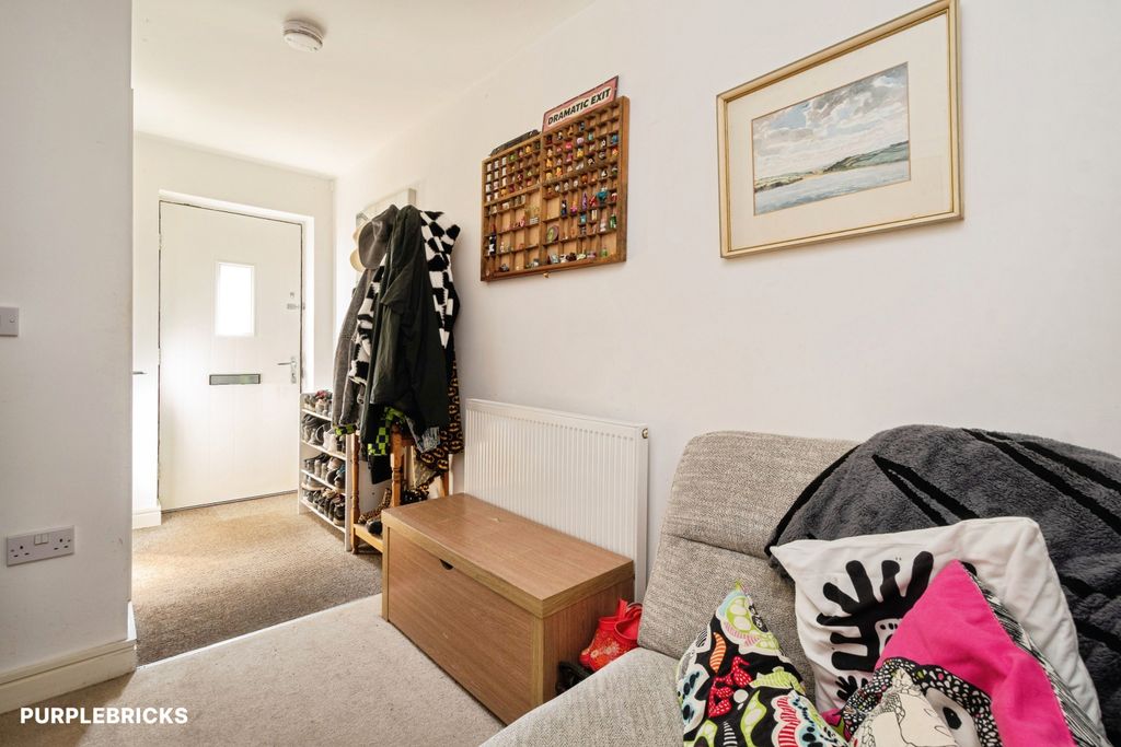 Property photo 2 of 28