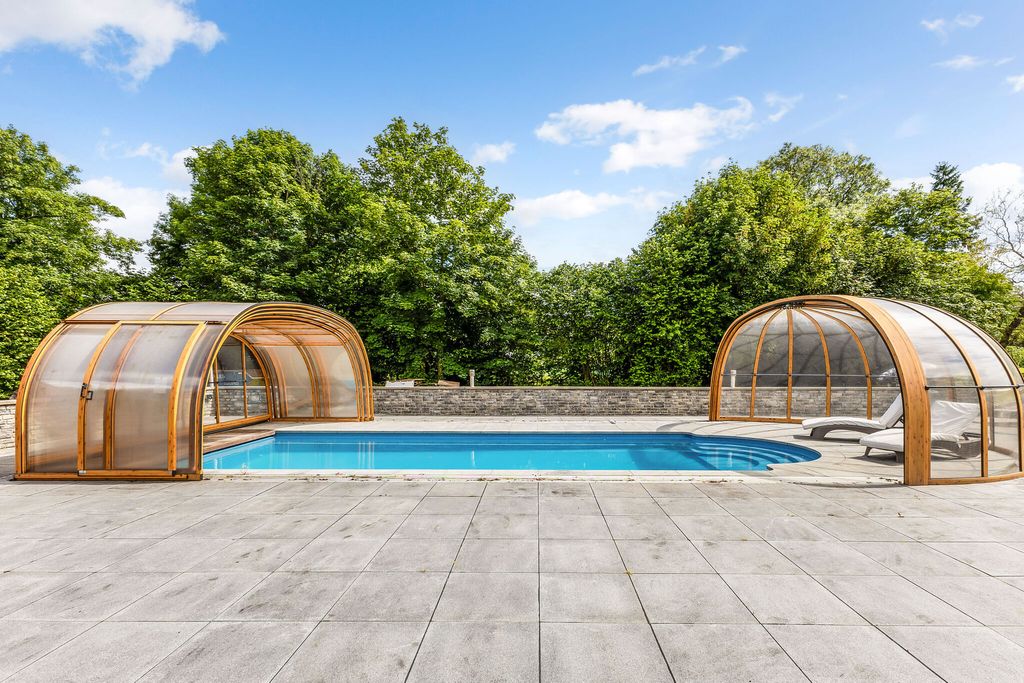 Property photo 2 of 33 Swimming Pool