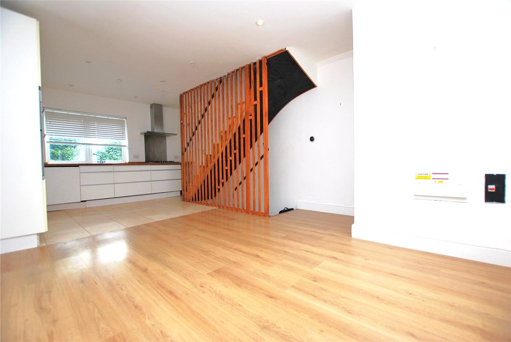 Property photo 3 of 9 Picture No. 24