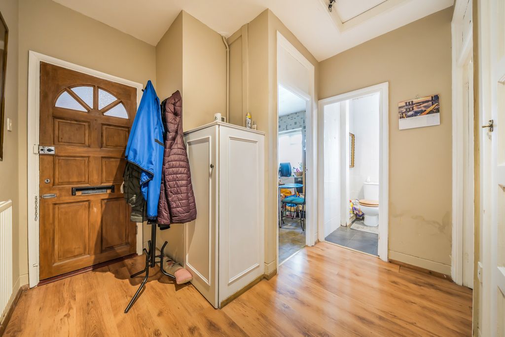 Property photo 2 of 20 Hallway