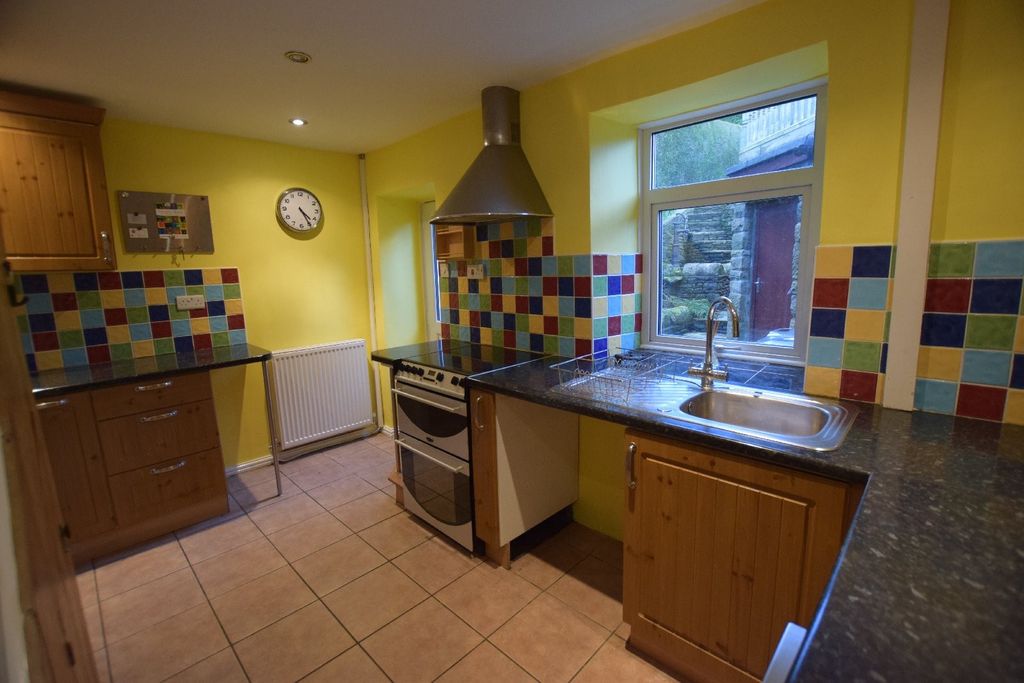 Property photo 2 of 7 Kitchen