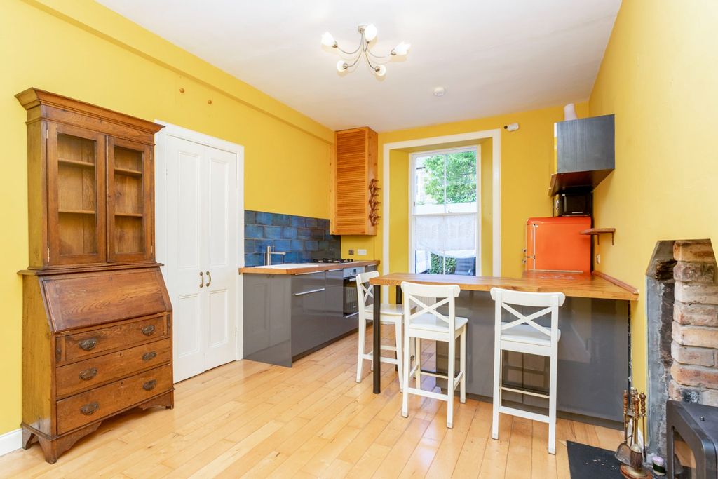 Property photo 2 of 15 5107192