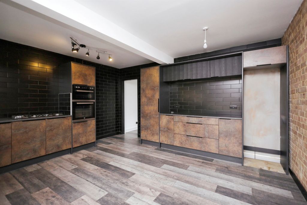 Property photo 2 of 14 Kitchen
