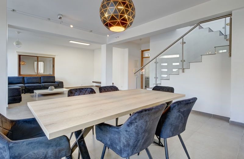 Property photo 3 of 24 Reception