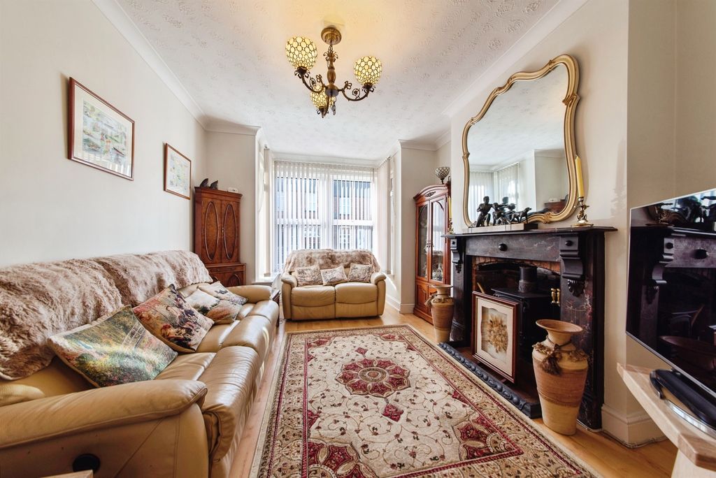 Property photo 2 of 20