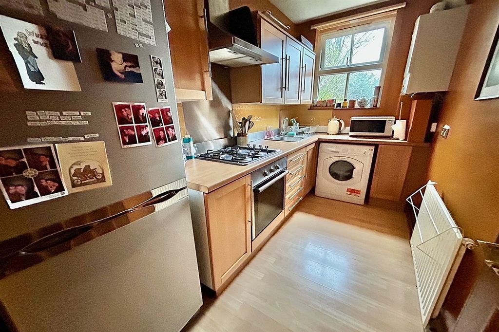 Property photo 3 of 11 Kitchen