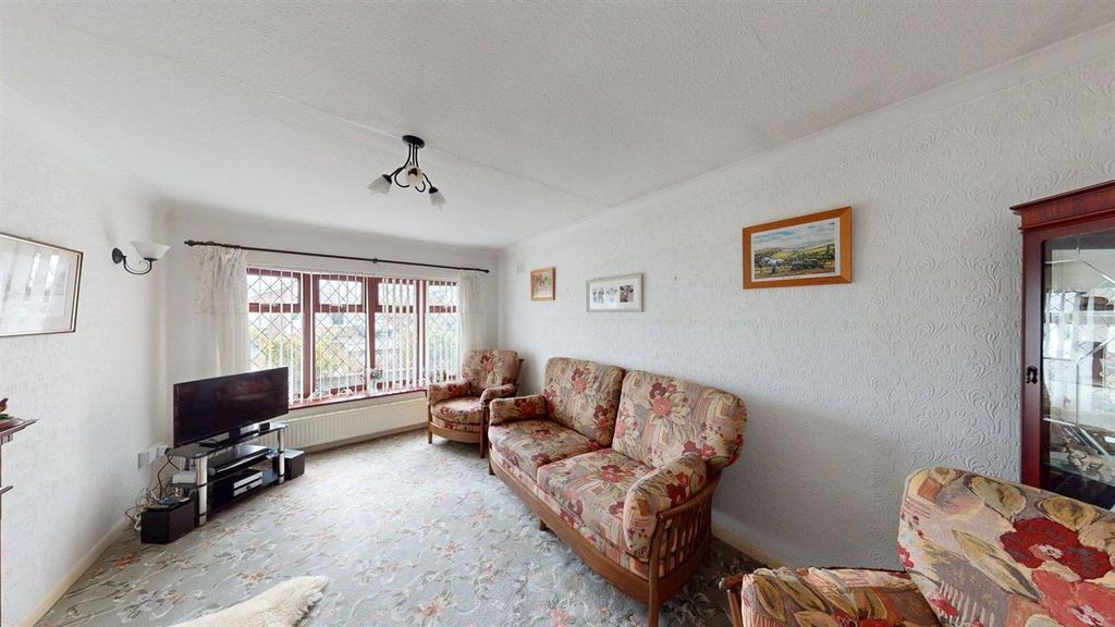 Property photo 2 of 12 Lounge