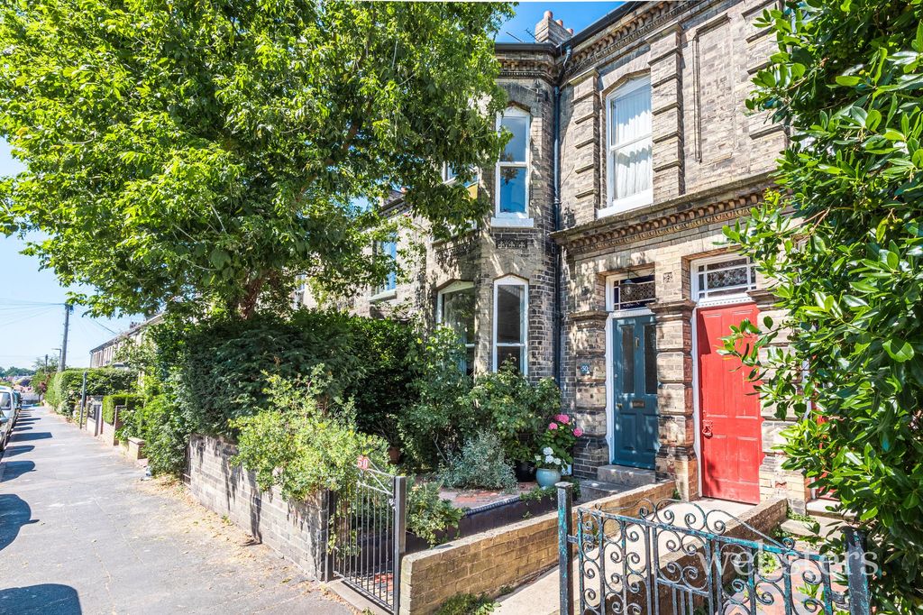 Property photo 1 of 25