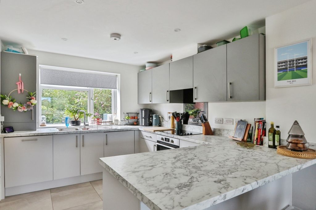 Property photo 2 of 17 Kitchen