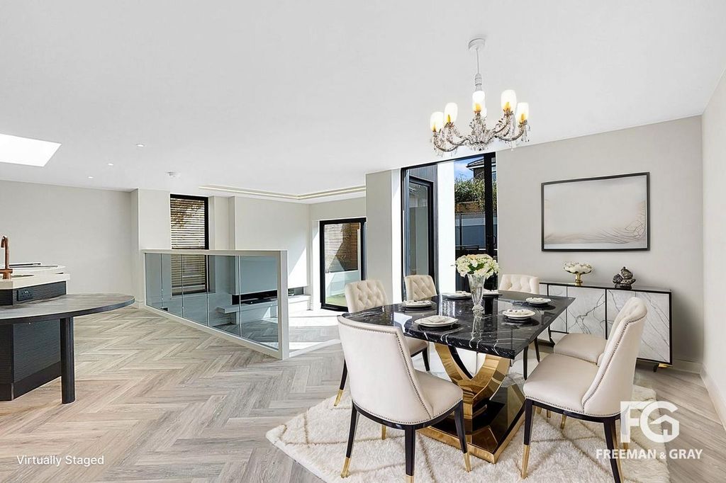 Property photo 1 of 32