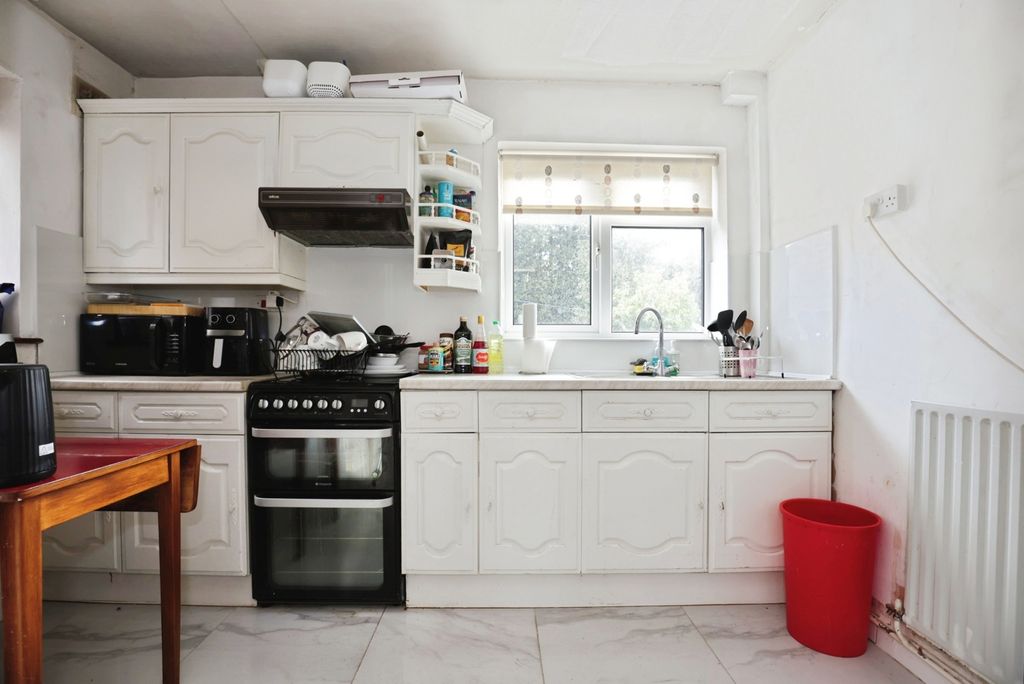 Property photo 2 of 17 Photo