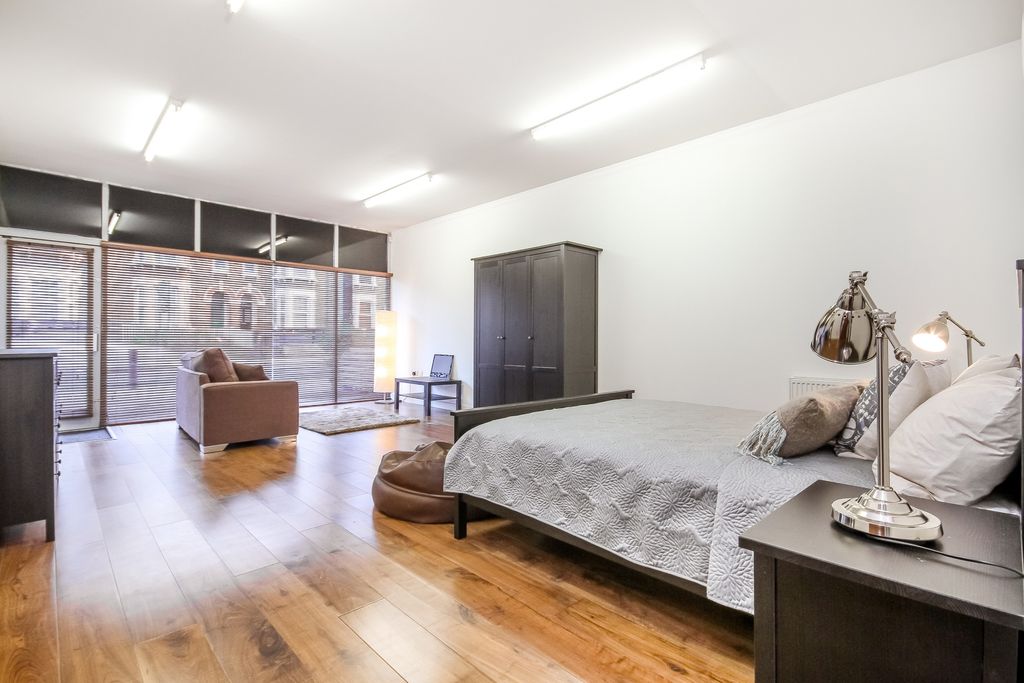 Property photo 2 of 11 Ground Floor Master Bedroom