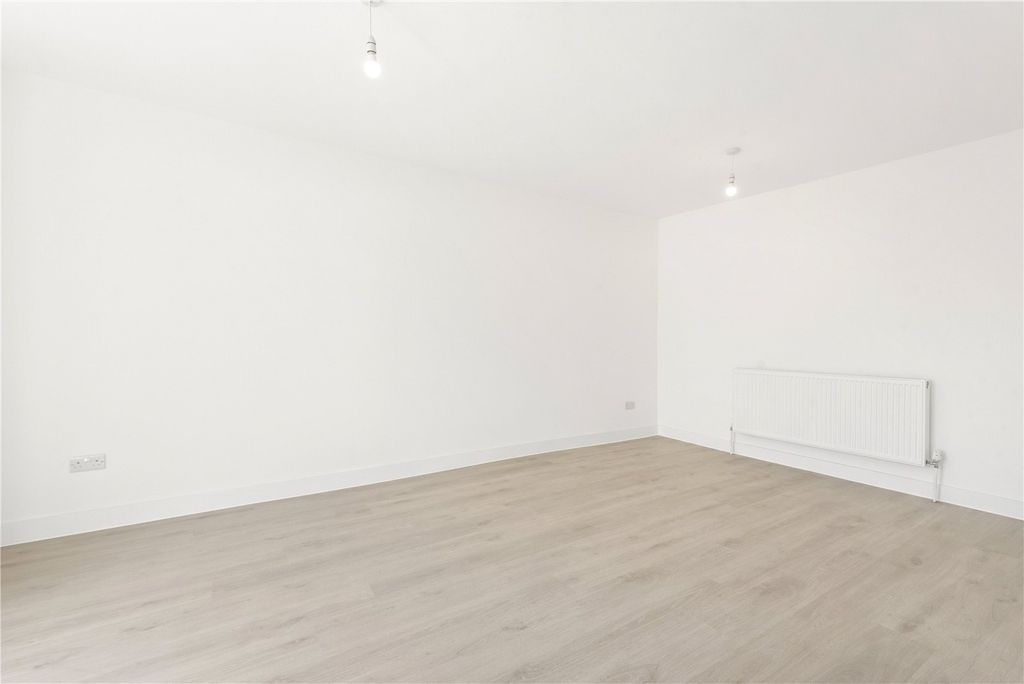 Property photo 3 of 16 Picture No. 01