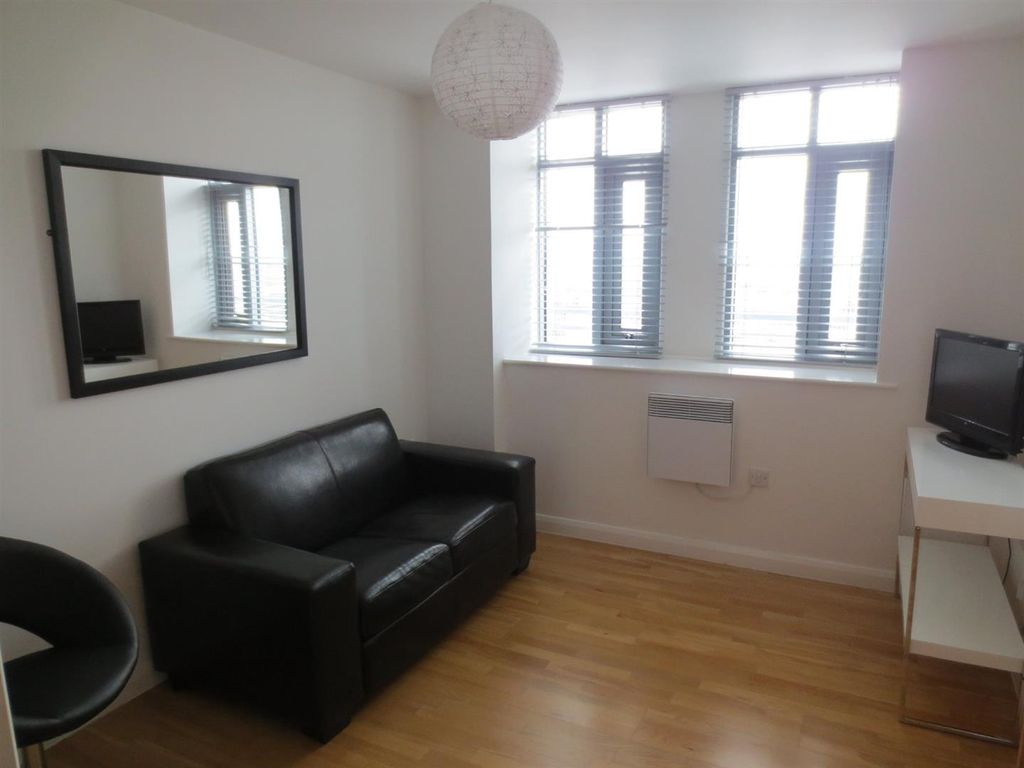 Property photo 2 of 7 Living Room