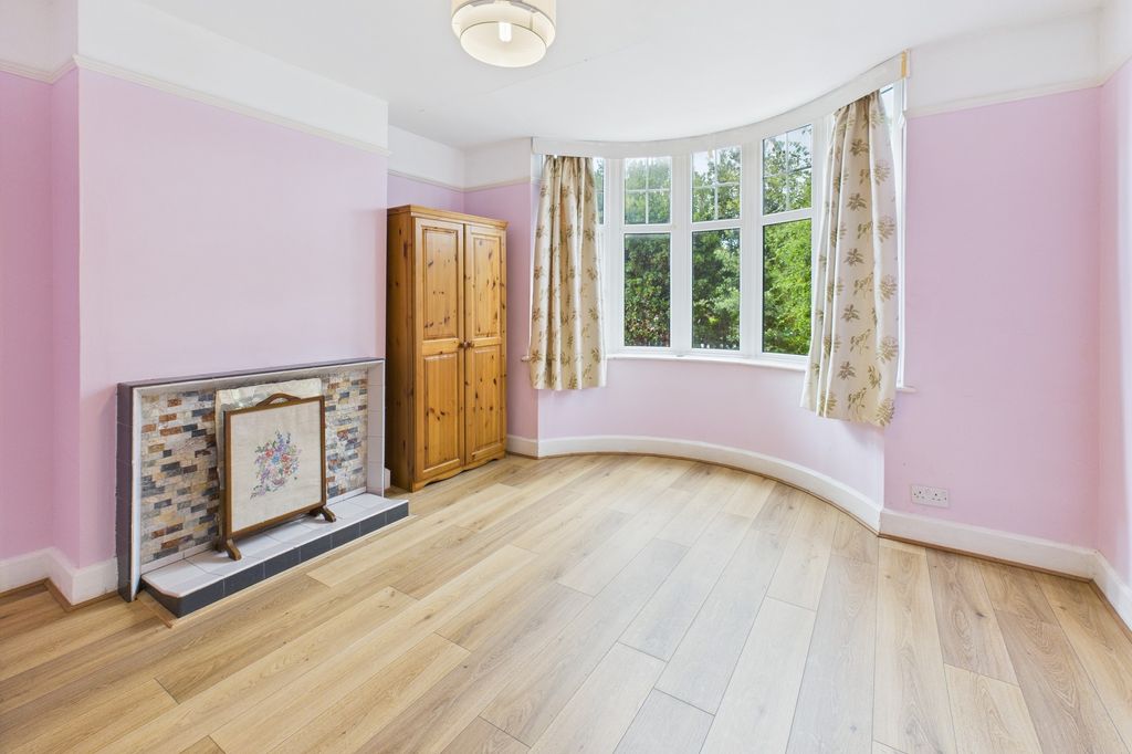 Property photo 2 of 10 Cam02545G0-Pr0451-Still002