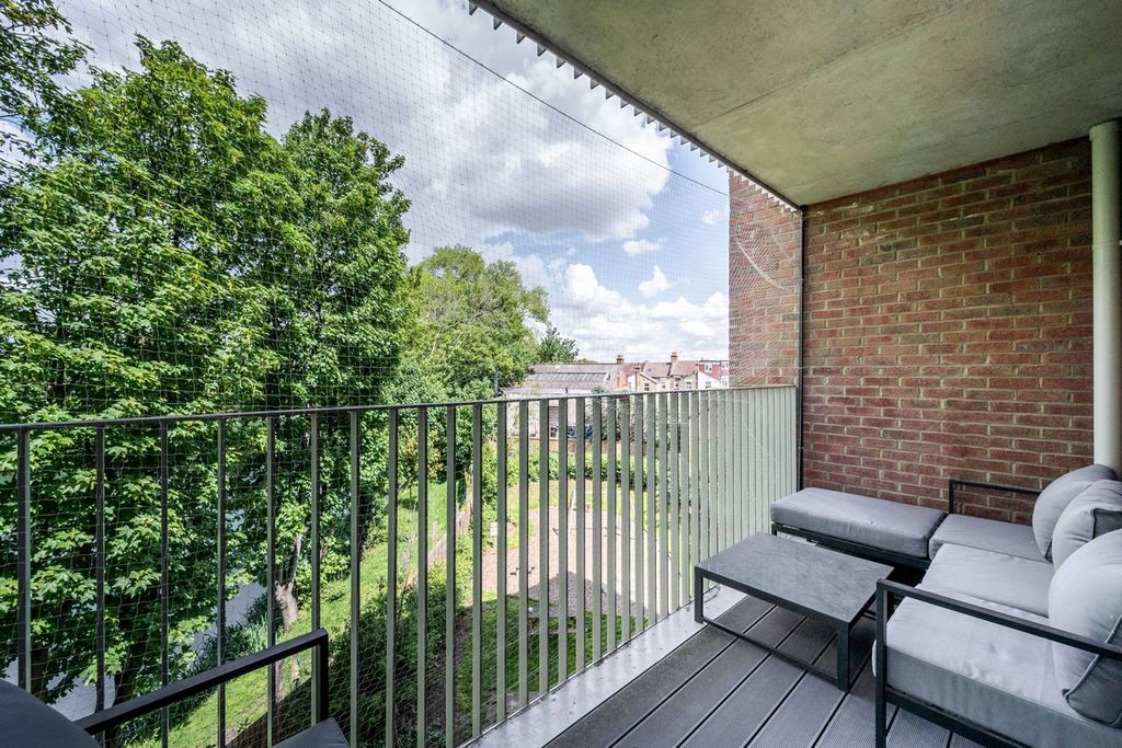 Property photo 3 of 20