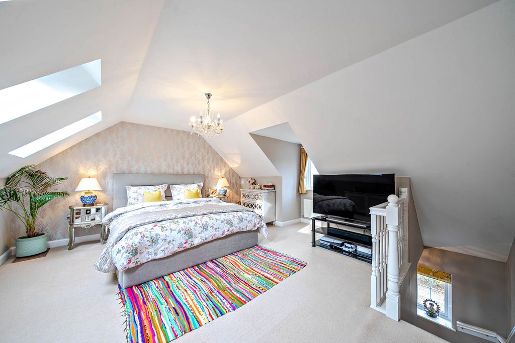 Property photo 2 of 19