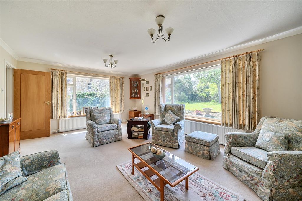 Property photo 3 of 16 Sitting Room