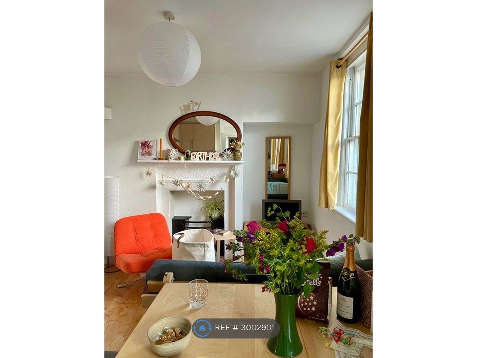 Property photo 1 of 18 Airy, Light Living Room