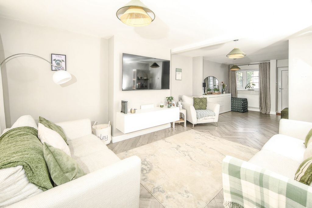 Property photo 3 of 16 Pbox-Img.Jpg