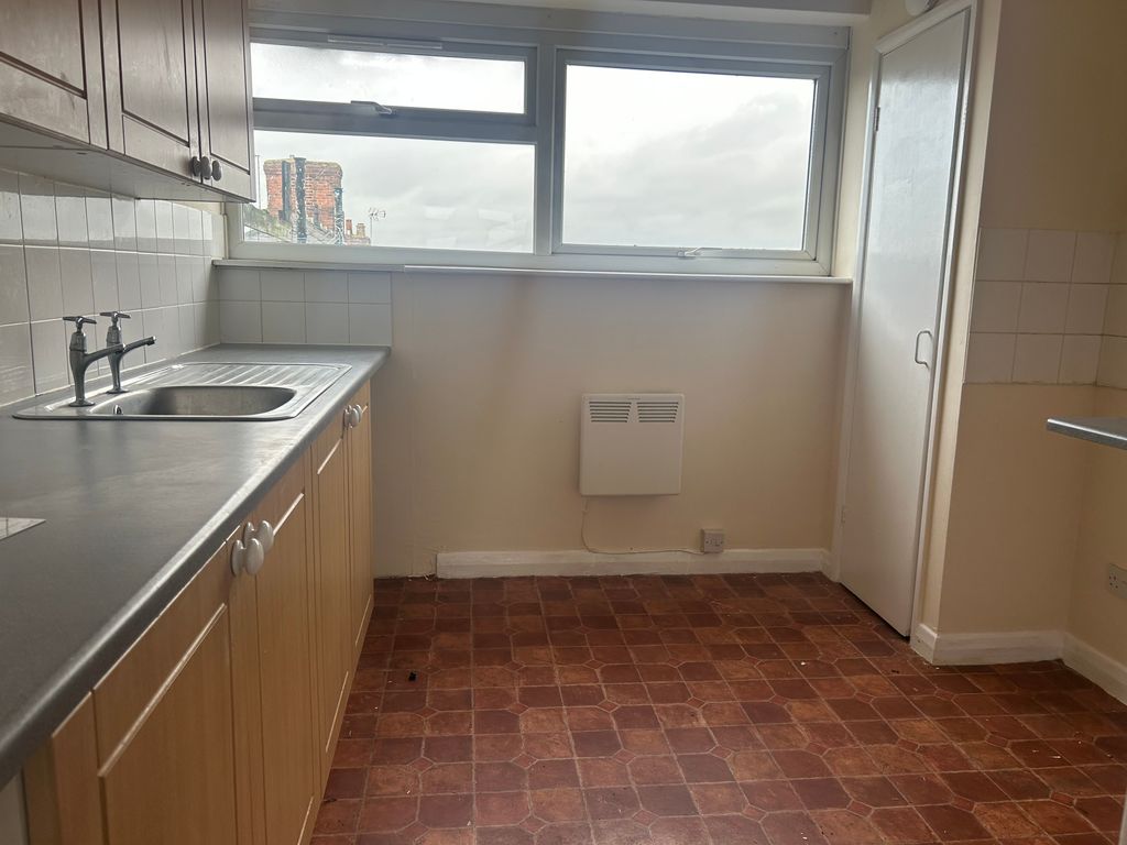 Property photo 3 of 9 Kitchen